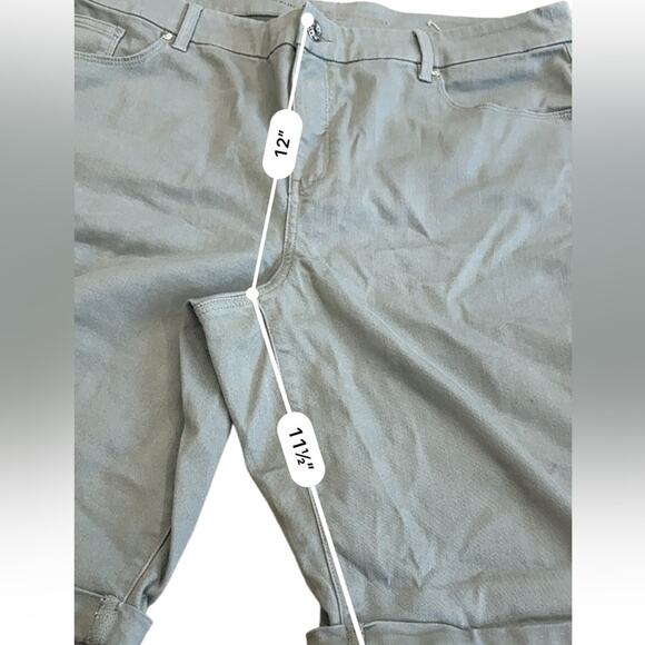 CHICO’s Green roll cuff stretch shorts Size 3 /18 - Picture 6 of 10